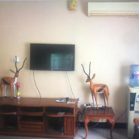 Tatys Homestay Dar es Salaam Esterno foto