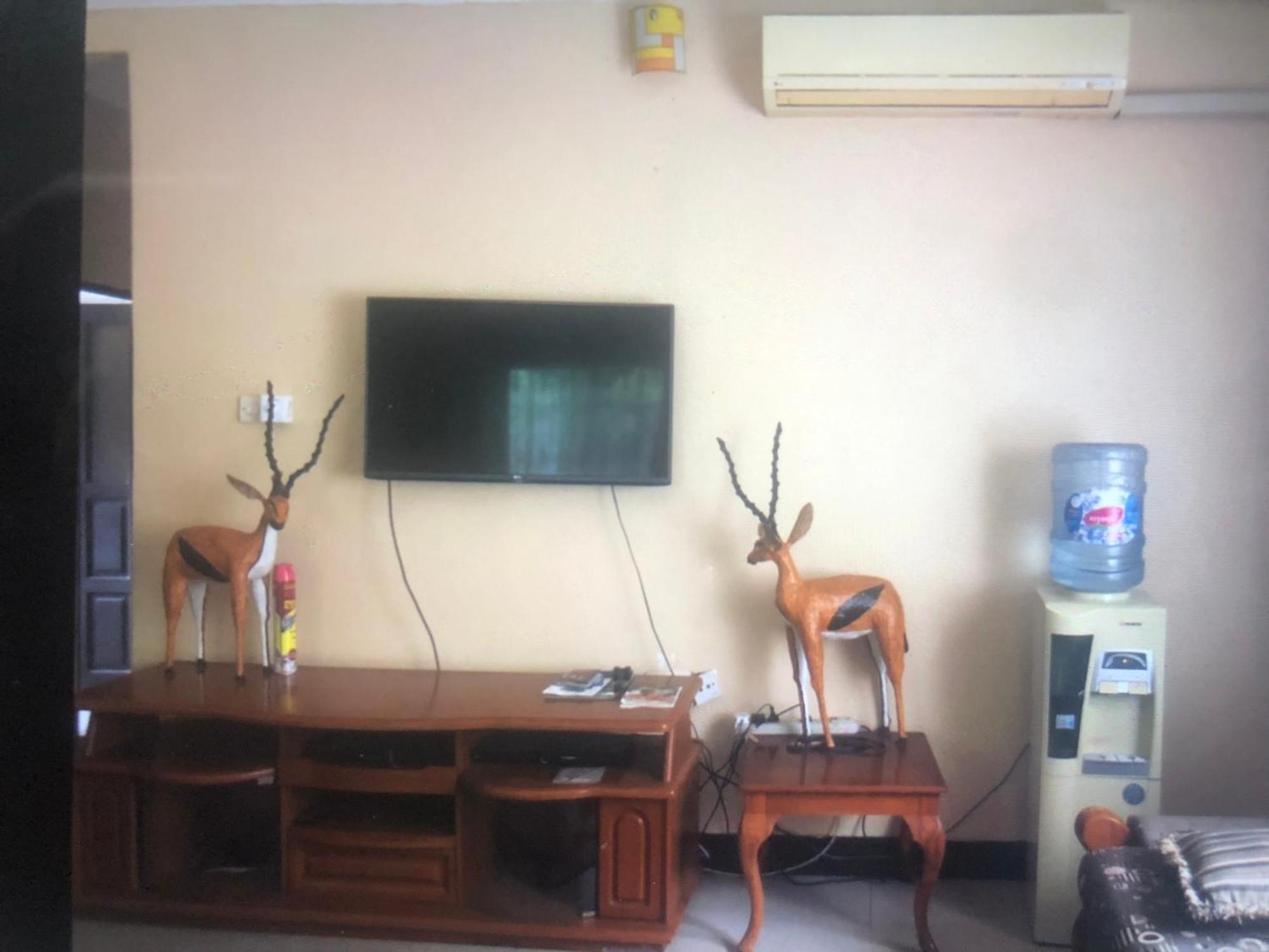 Tatys Homestay Dar es Salaam Esterno foto