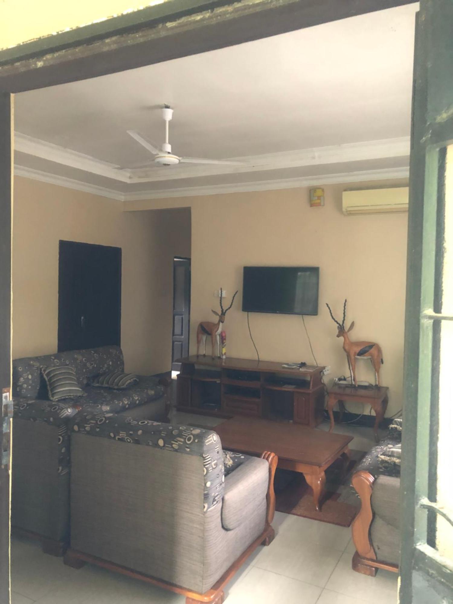 Tatys Homestay Dar es Salaam Esterno foto