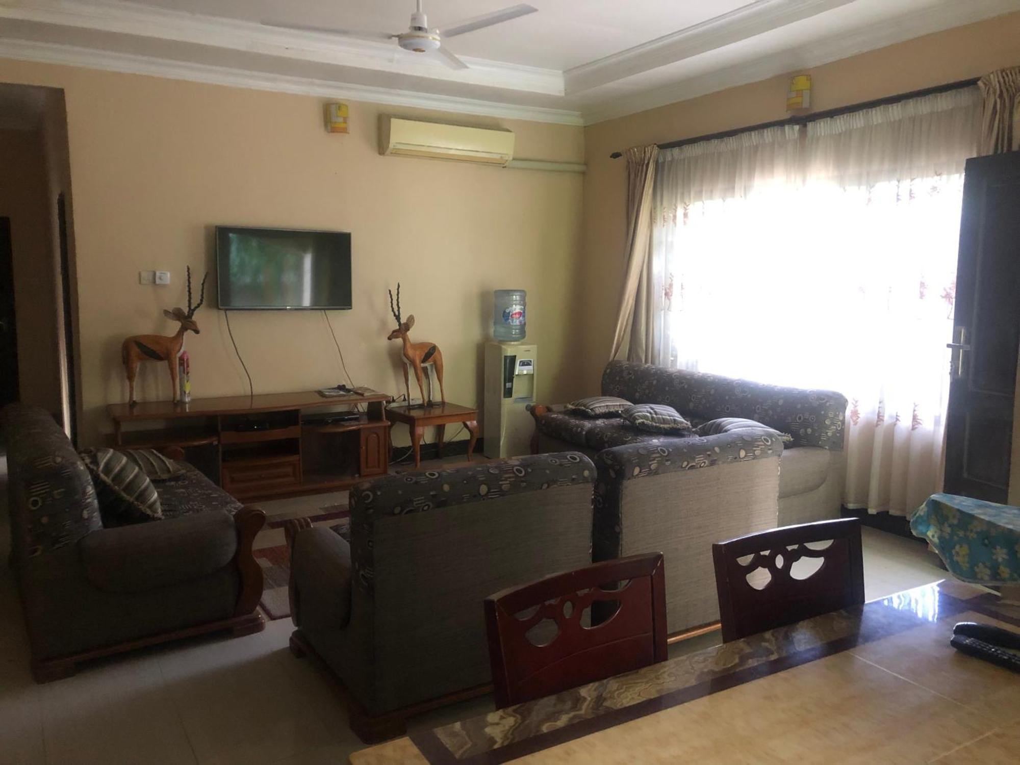 Tatys Homestay Dar es Salaam Esterno foto