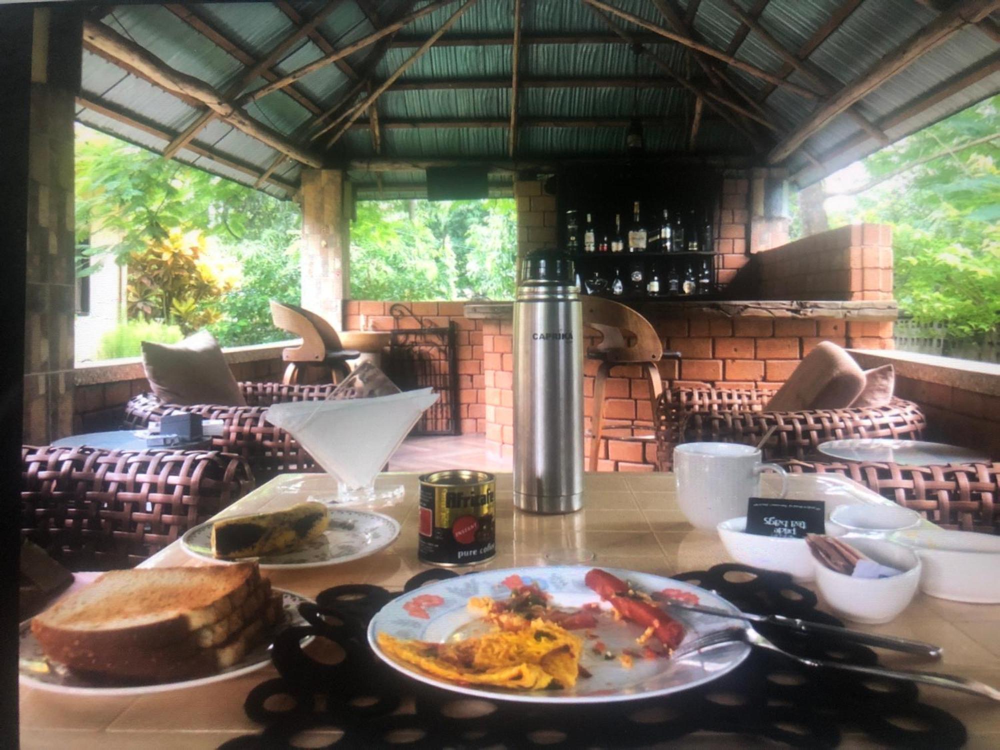 Tatys Homestay Dar es Salaam Esterno foto