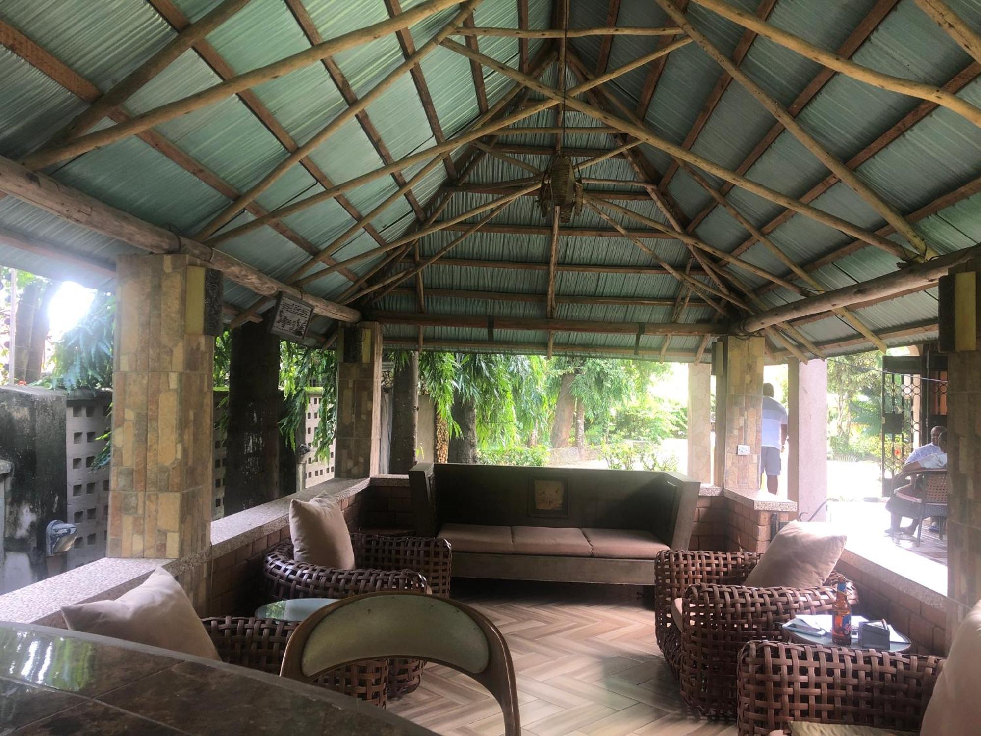 Tatys Homestay Dar es Salaam Esterno foto