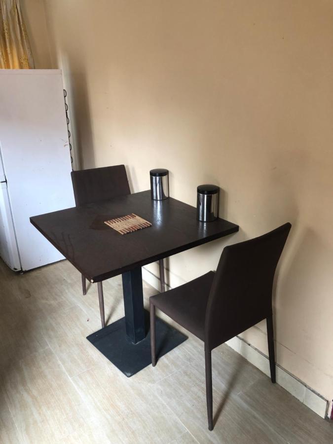 Tatys Homestay Dar es Salaam Esterno foto