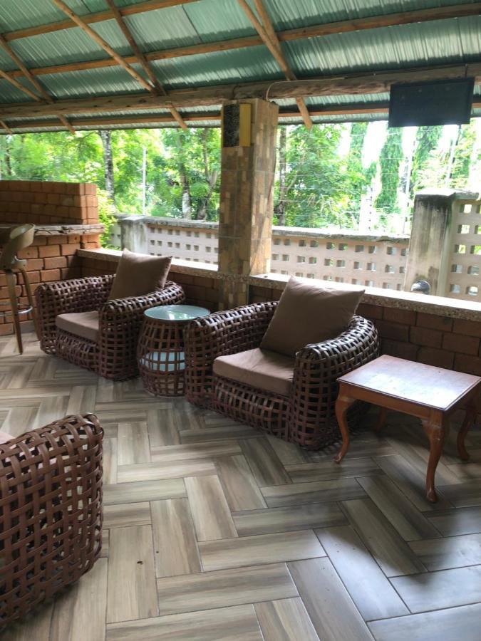Tatys Homestay Dar es Salaam Esterno foto