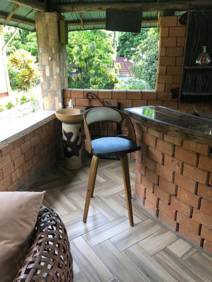 Tatys Homestay Dar es Salaam Esterno foto