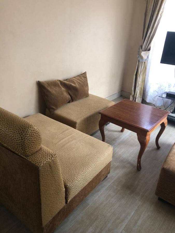 Tatys Homestay Dar es Salaam Esterno foto