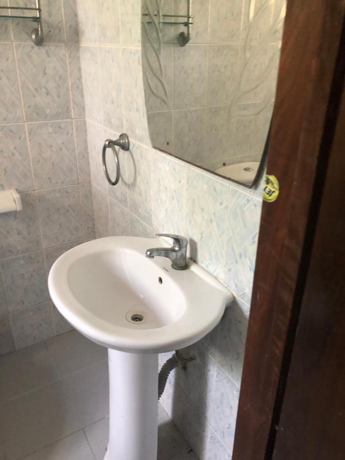 Tatys Homestay Dar es Salaam Esterno foto