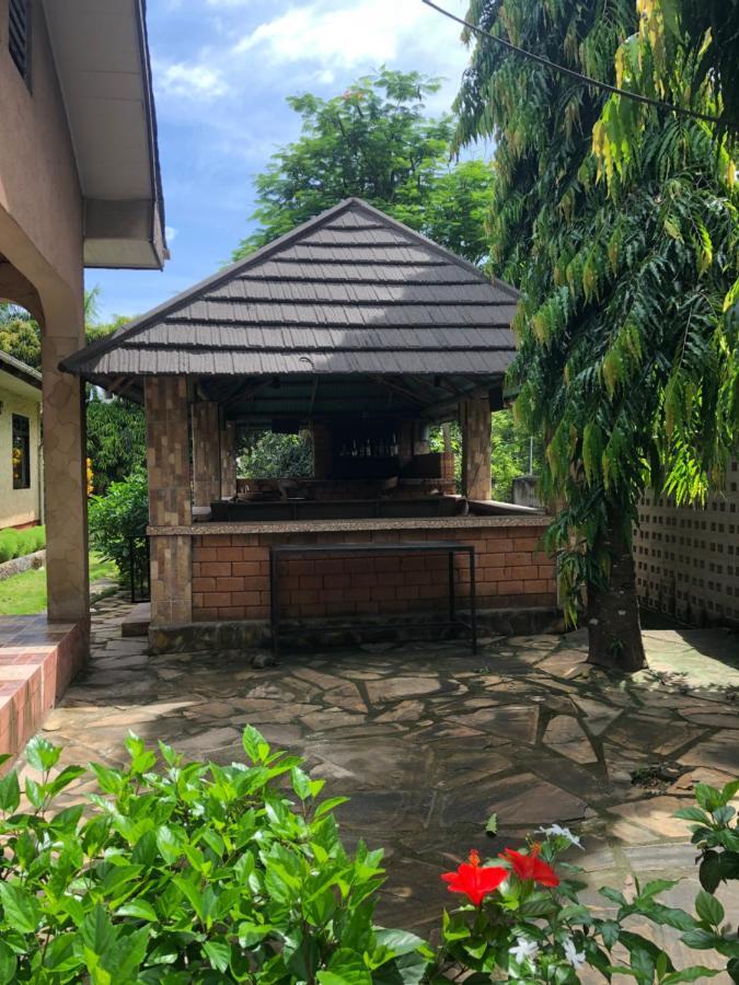 Tatys Homestay Dar es Salaam Esterno foto